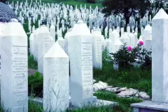 Sarajevo-Lapidi-delle-vittime-dellassedio-nel-cimitero-islamico