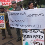 In Argentina, i guaranì protestano contro l’acquisto delle terre coltivabili da parte di investitori stranieri In Argentina, i guaranì protestano contro l’acquisto delle terre coltivabili da parte di investitori stranieri