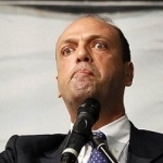 Il sindacato di polizia: la lotta al terrorismo islamico del ministro Alfano è una buffonata Il sindacato di polizia: la lotta al terrorismo islamico del ministro Alfano è una buffonata