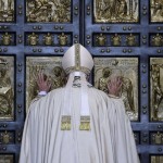 Papa, indulgenza per chi soccorre i clandestini Papa, indulgenza per chi soccorre i clandestini