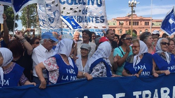 Plaza-de-Mayo-Macori