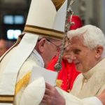 Bergoglio-Ratzinger e il papato bicefalo: una disputa religiosa o geopolitica? Bergoglio-Ratzinger e il papato bicefalo: una disputa religiosa o geopolitica?