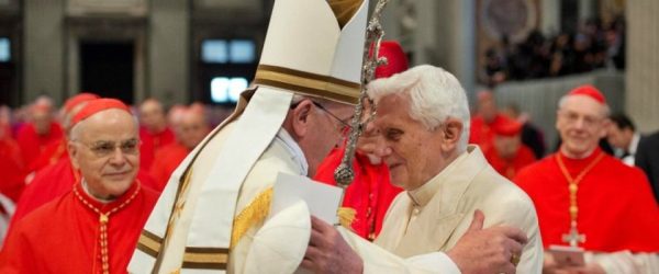 bergoglio e ratzinger papato bicefalo