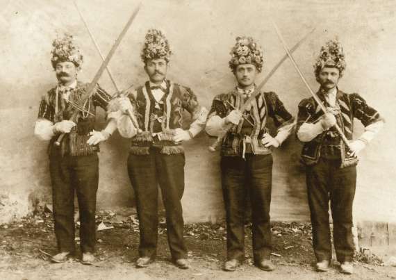 danza delle spade in piemonte e paese basco