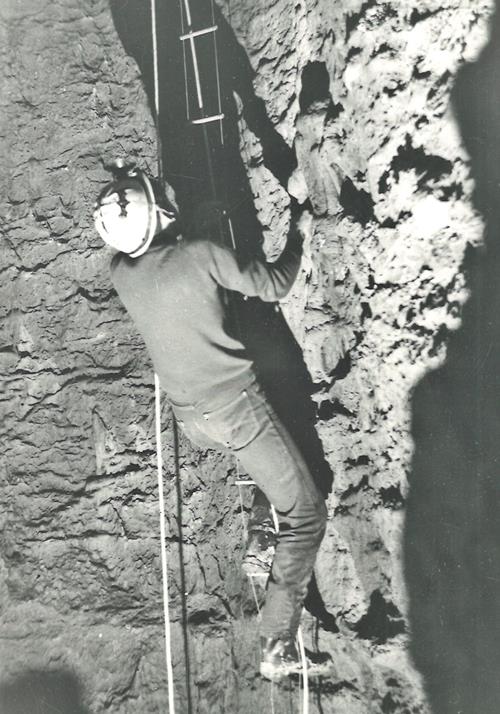 esplorazione grotta del torrione di vallesinella