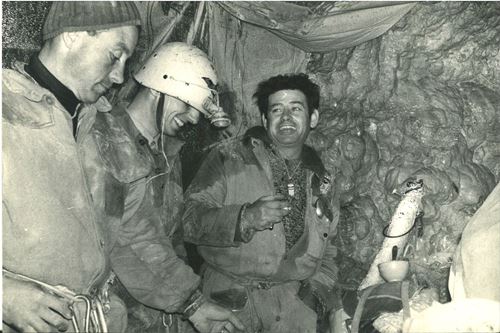 esplorazione grotta del torrione di vallesinella
