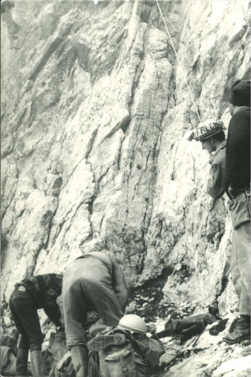 esplorazione grotta del torrione di vallesinella