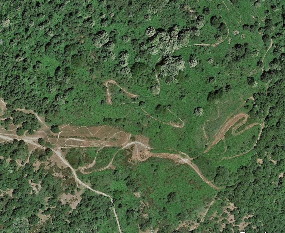strani solchi sul terreno